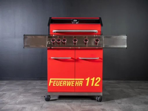 Grillfürst G510G 5-Brenner Gasgrill Mit Hochtemperaturbrenner Und Gusseisen Rosten - Feuerwehr Edition -Outdoor Grill Verkauf G510G FW Feuerwehrgrill Foto freigestellt 01