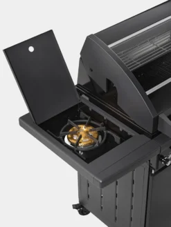 Rösle Gasgrill Magnum PRO G4-S - X-DEAL Inkl. Abdeckhaube, Gusseisen Grillplatte Und Drehspieß - Modell 2023 -Outdoor Grill Verkauf Roesle Gagsrill Magnum Pro Seitenkocher offen